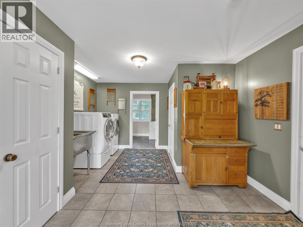 2310 Hickson Rd, Leamington, ON - Indoor Photo Showing Laundry Room