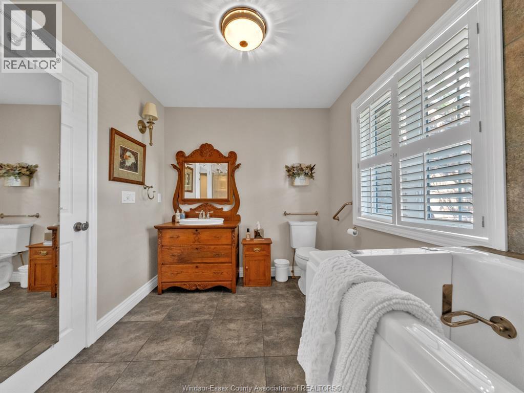2310 Hickson Rd, Leamington, ON - Indoor Photo Showing Bedroom