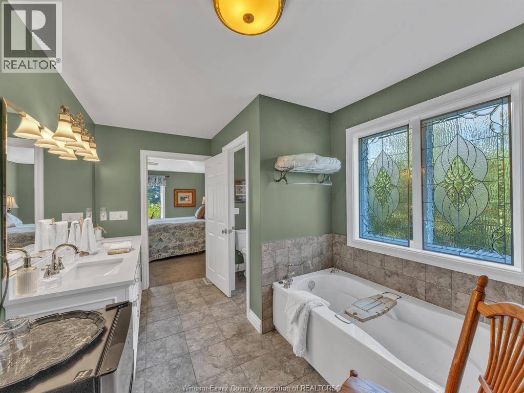 2310 Hickson Rd, Leamington, ON - Indoor Photo Showing Bathroom