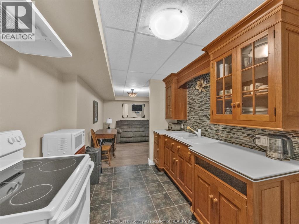 2310 Hickson Rd, Leamington, ON - Indoor