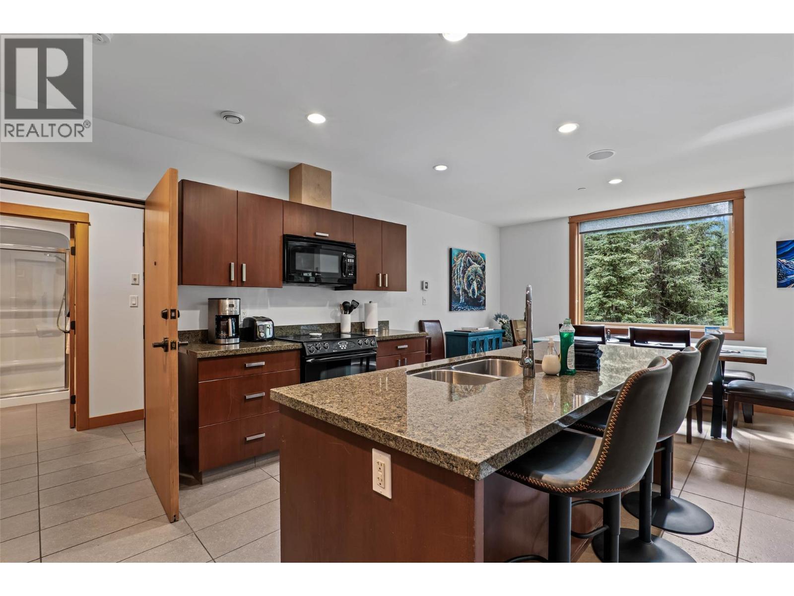 3270 Village Way Unit# 304, Sun Peaks, BC - Indoor Photo Showing Kitchen With Double Sink