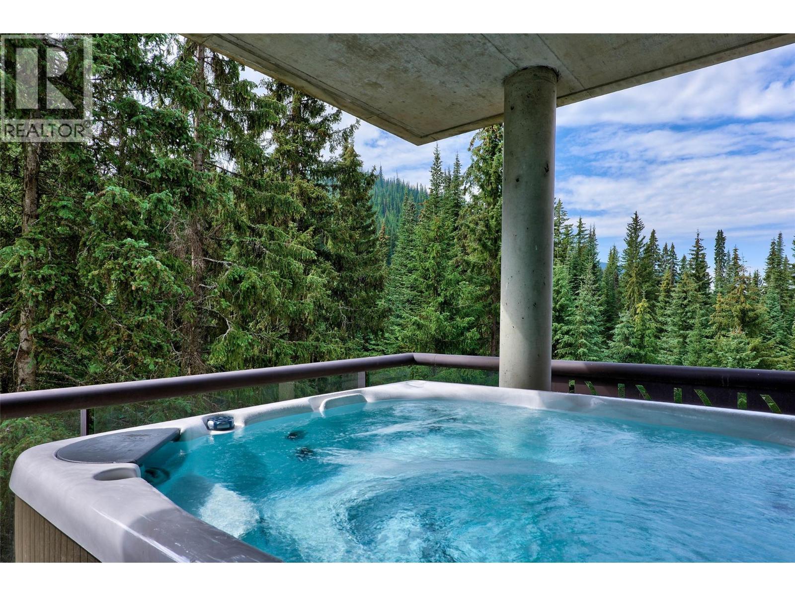 3270 Village Way Unit# 304, Sun Peaks, BC - Outdoor With Backyard