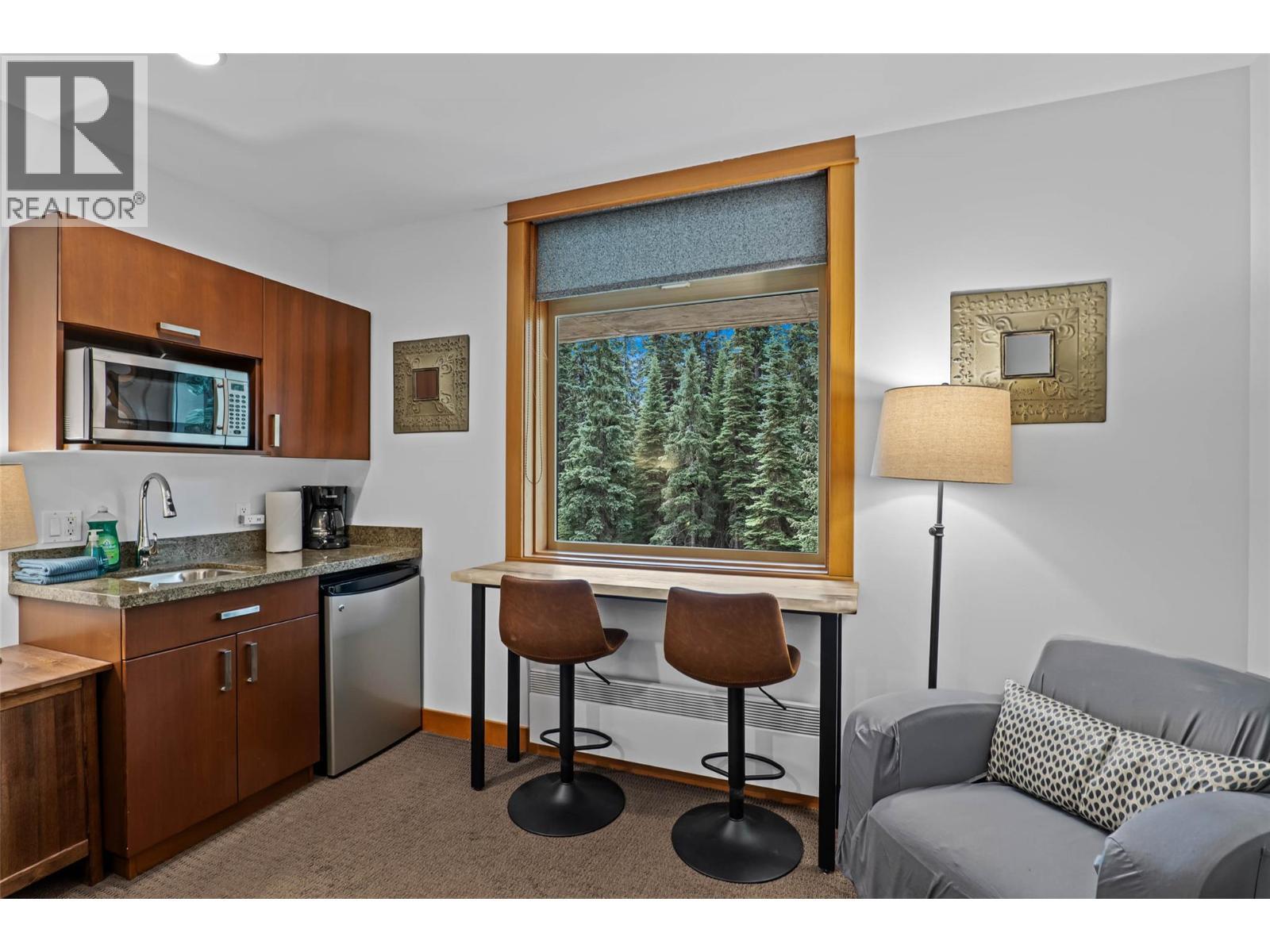 3270 Village Way Unit# 304, Sun Peaks, BC - Indoor Photo Showing Kitchen