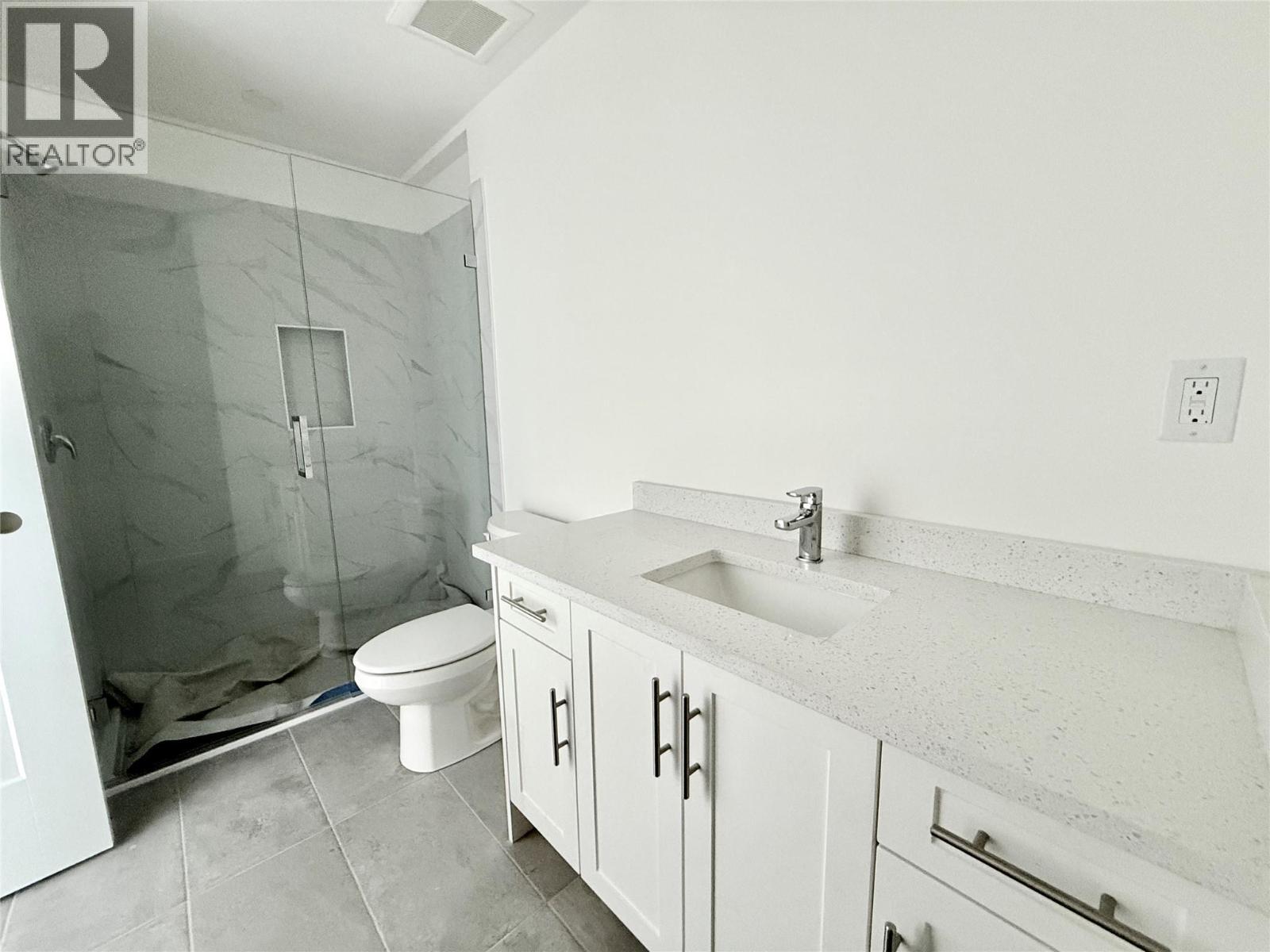 937 Spillway Road Unit# 204, Oliver, BC - Indoor Photo Showing Bathroom