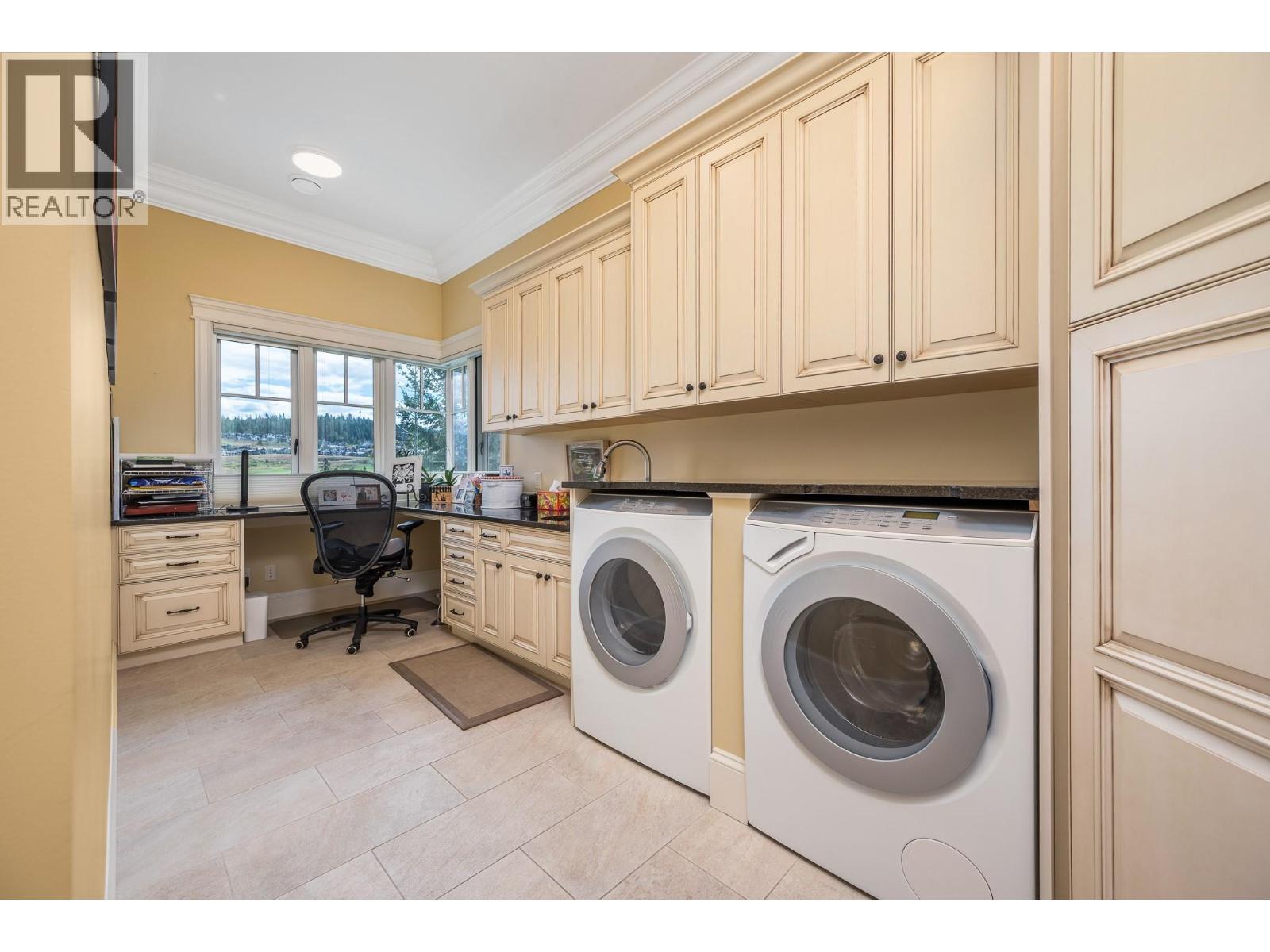 602 Falcon Point Way, Vernon, BC - Indoor Photo Showing Laundry Room