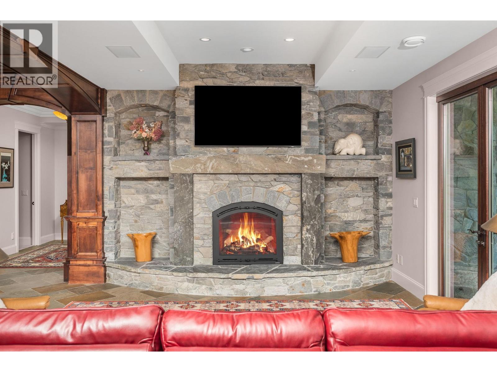602 Falcon Point Way, Vernon, BC - Indoor Photo Showing Living Room With Fireplace