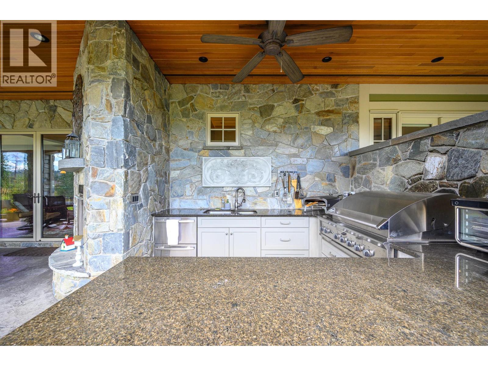 602 Falcon Point Way, Vernon, BC - With Double Sink