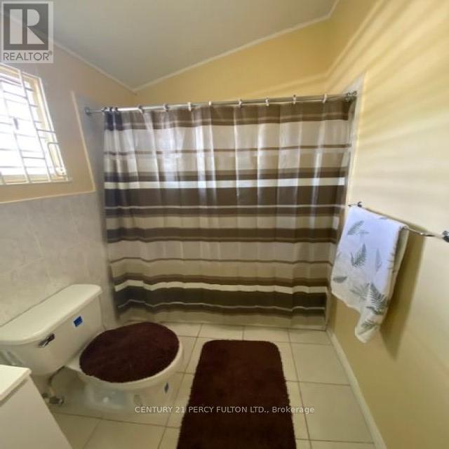 2 Moltan Close E, Jamaica, ON - Indoor Photo Showing Bathroom