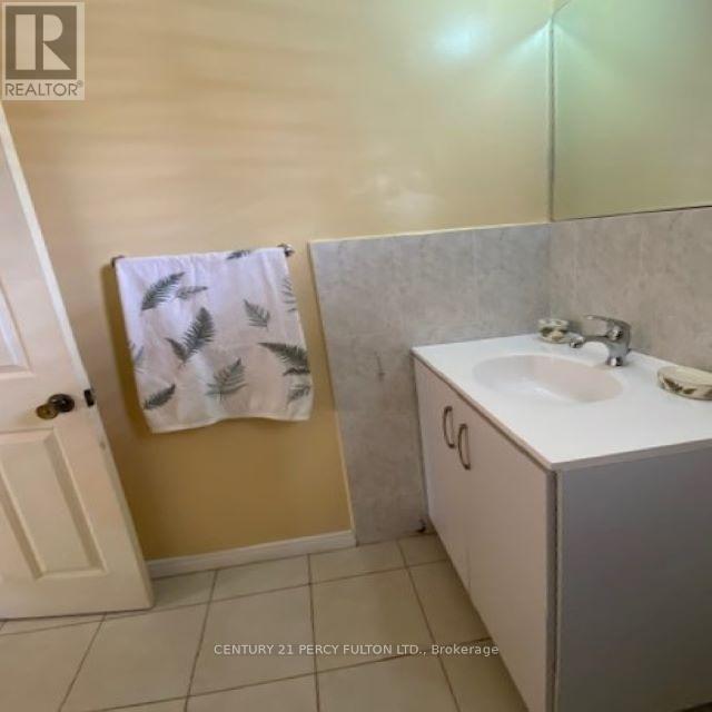 2 Moltan Close E, Jamaica, ON - Indoor Photo Showing Bathroom