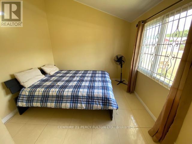 2 Moltan Close E, Jamaica, ON - Indoor Photo Showing Bedroom