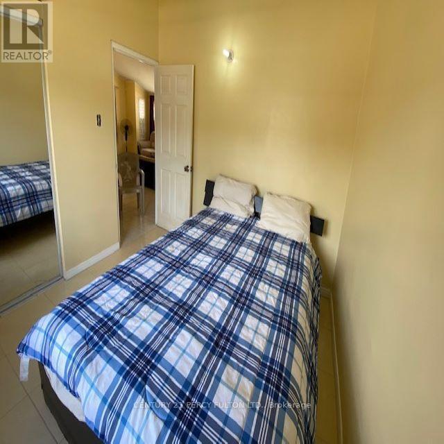 2 Moltan Close E, Jamaica, ON - Indoor Photo Showing Bedroom