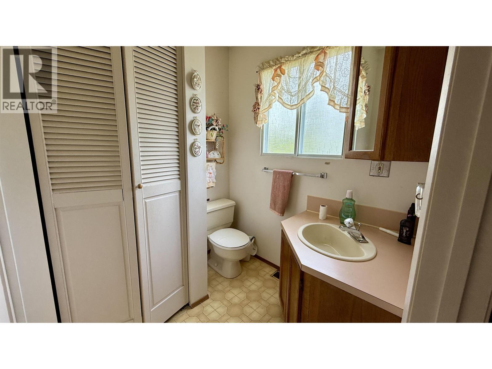 6367 Mulligan Drive, Horse Lake, BC - Indoor Photo Showing Bathroom