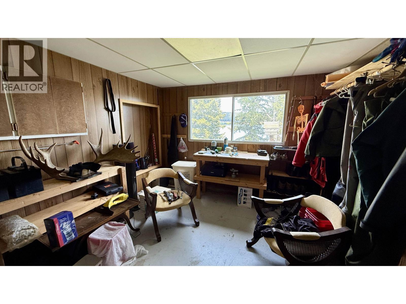 6367 Mulligan Drive, Horse Lake, BC - Indoor