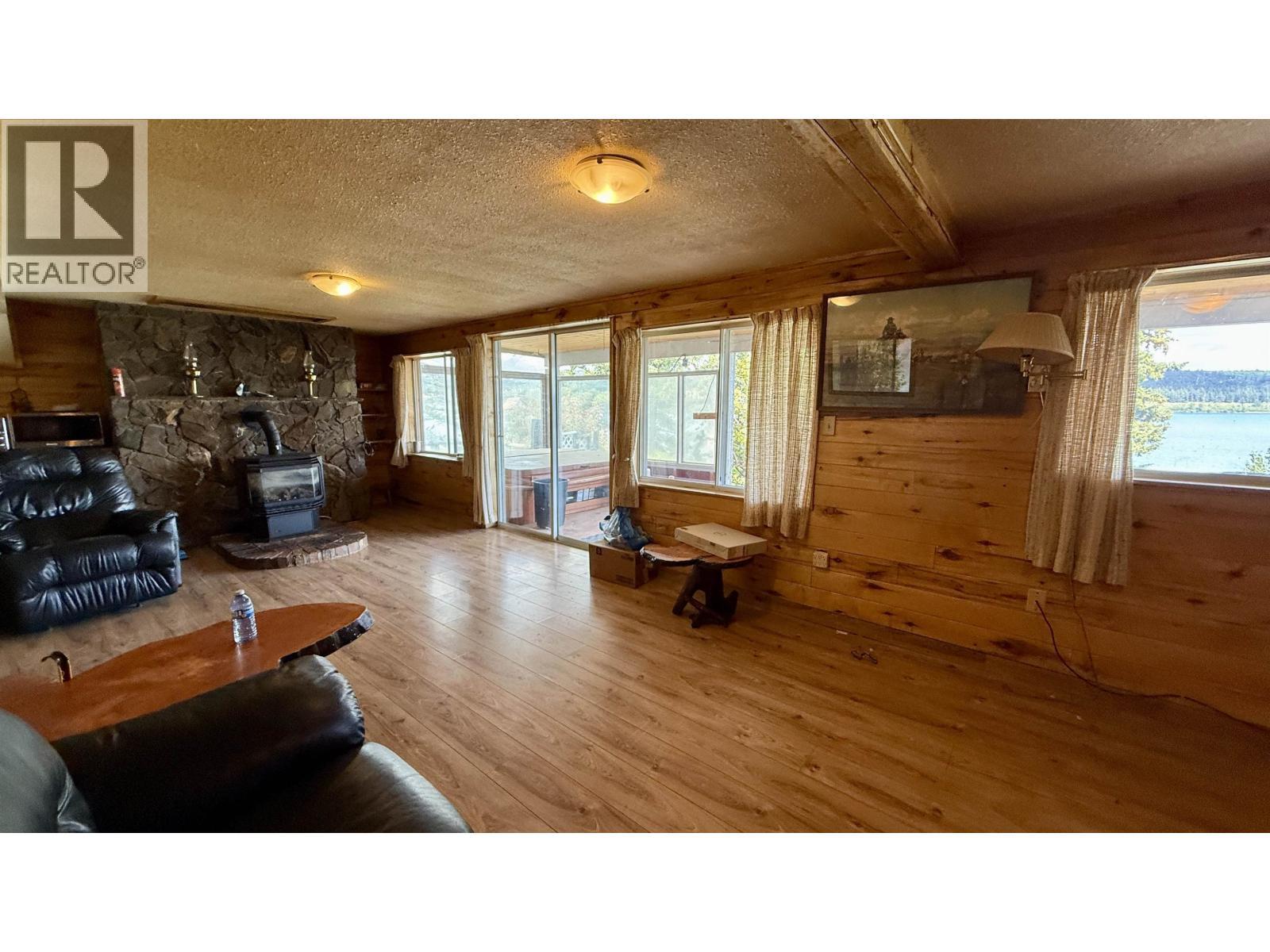 6367 Mulligan Drive, Horse Lake, BC - Indoor