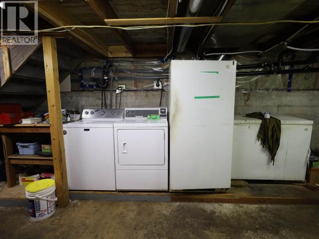 5987 Lund, Powell River, BC - Indoor Photo Showing Laundry Room