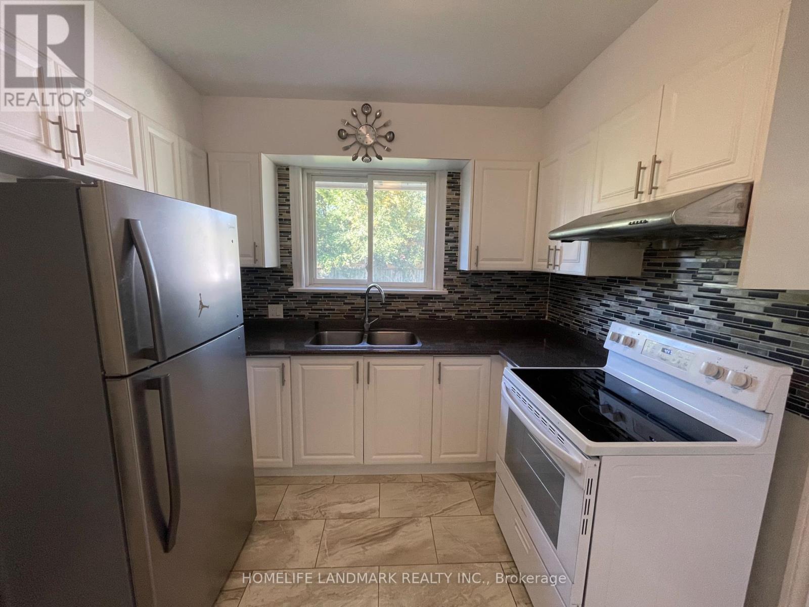11 Byrne Boulevard, St. Catharines, ON - Indoor Photo Showing Kitchen