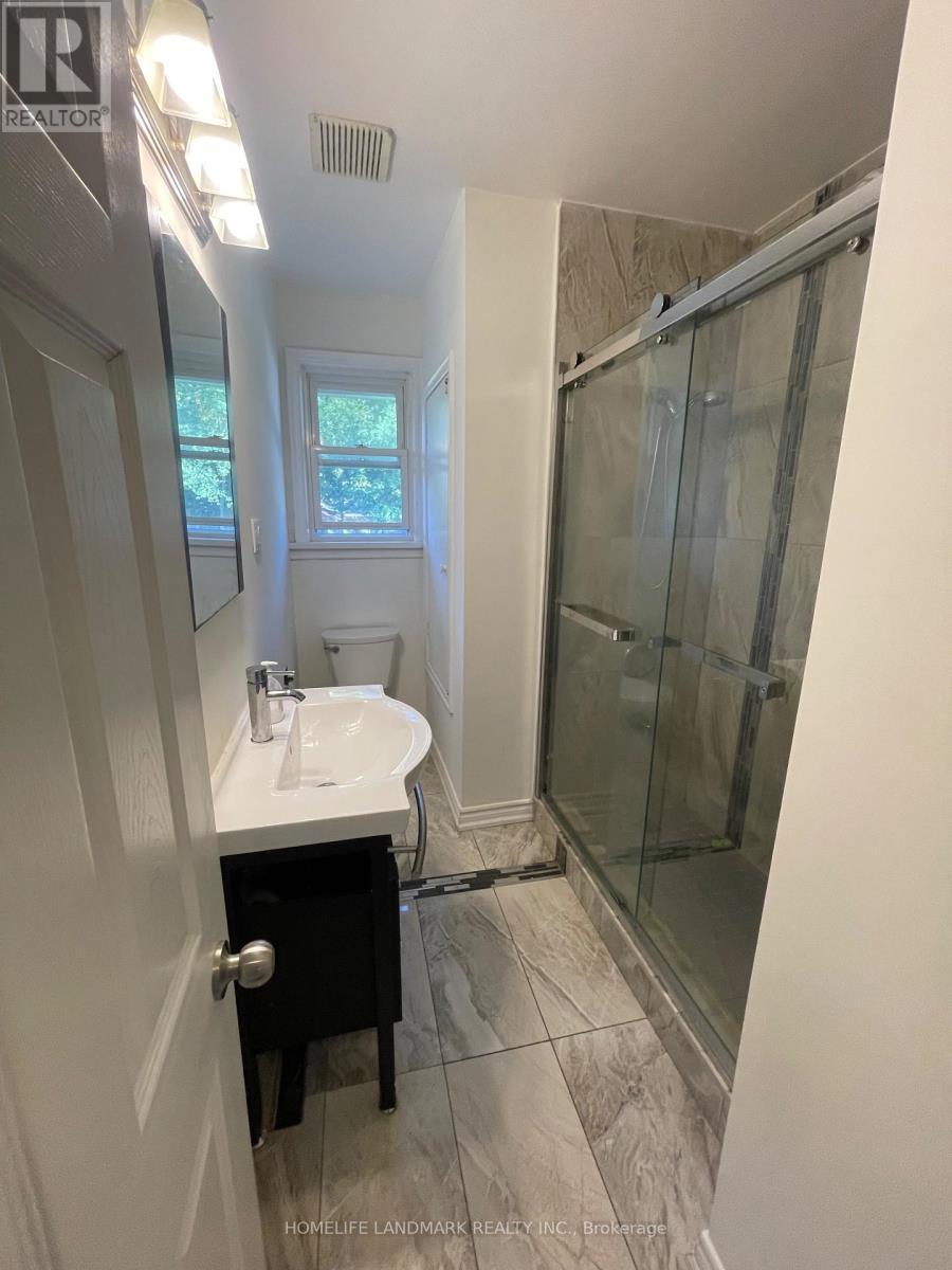 11 Byrne Boulevard, St. Catharines, ON - Indoor Photo Showing Bathroom
