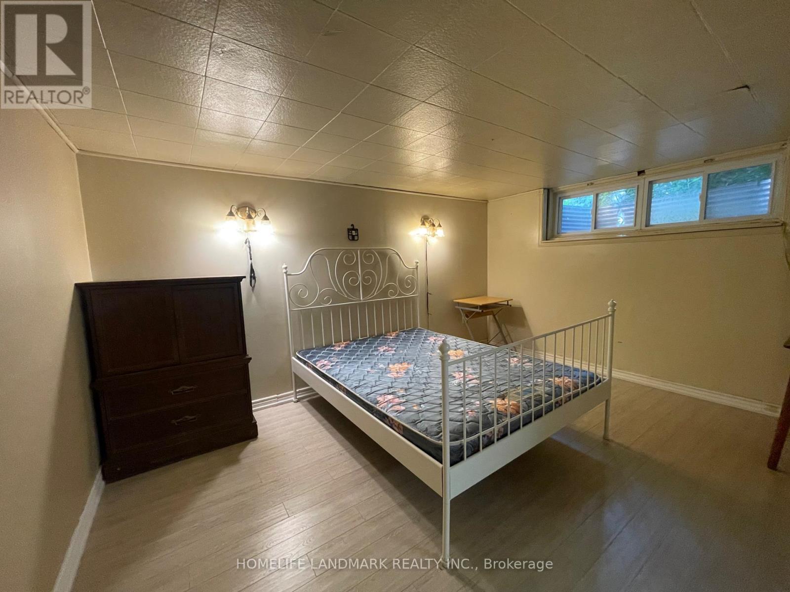 11 Byrne Boulevard, St. Catharines, ON - Indoor Photo Showing Bedroom