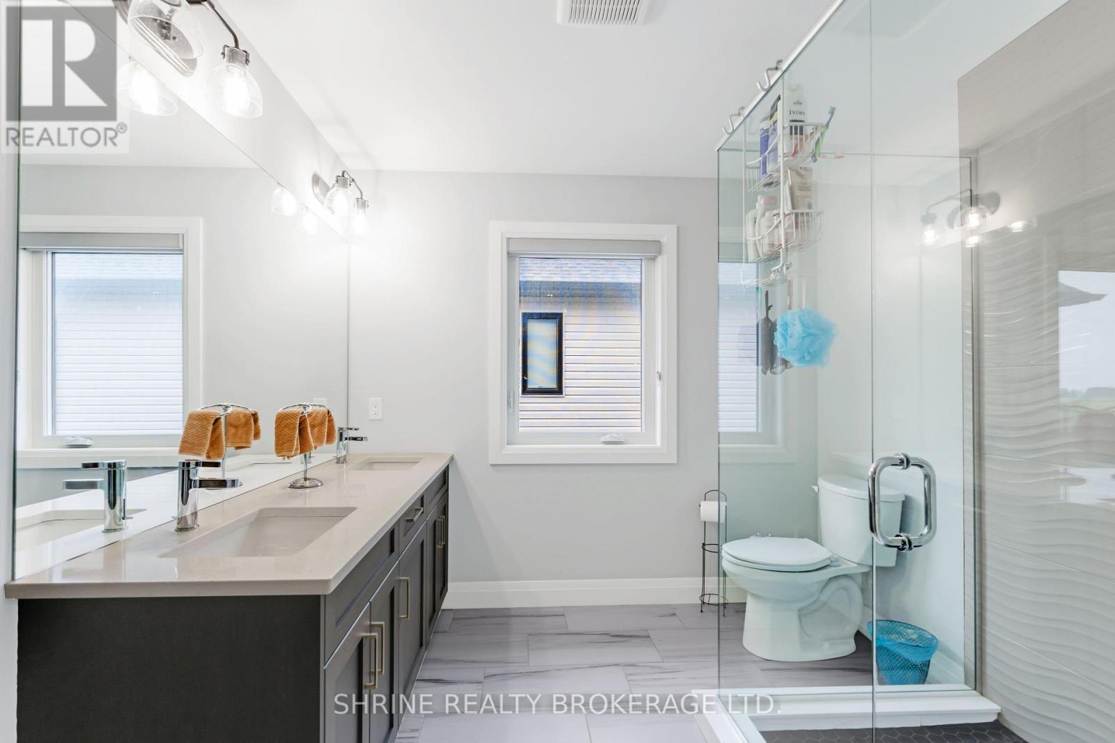 108 Watts Drive, Lucan Biddulph (Lucan), ON - Indoor Photo Showing Bathroom