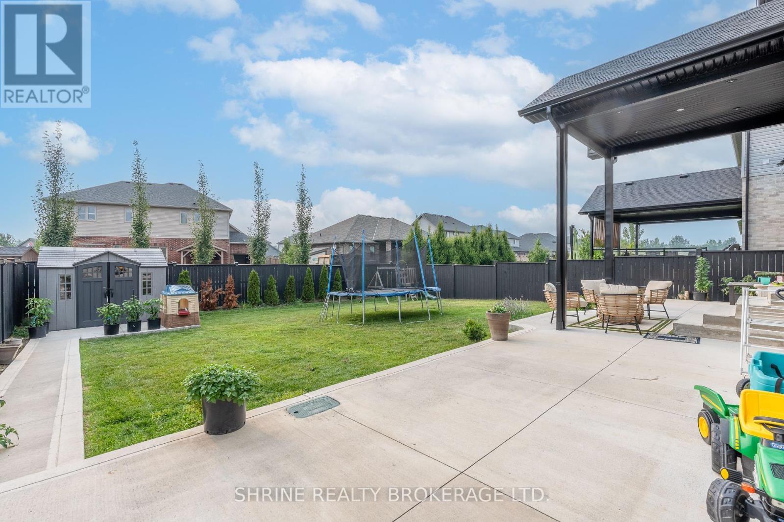 108 Watts Drive, Lucan Biddulph (Lucan), ON - Outdoor