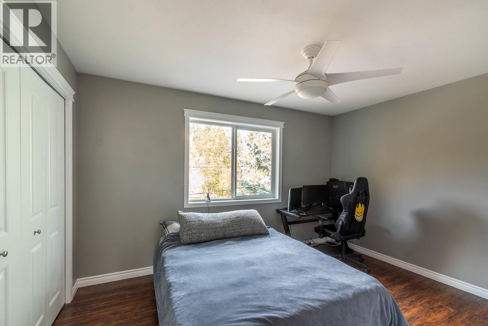 Main Floor Bedroom 1 - 2234 Tappen Notch Hill Road, Tappen, BC - Indoor Photo Showing Bedroom