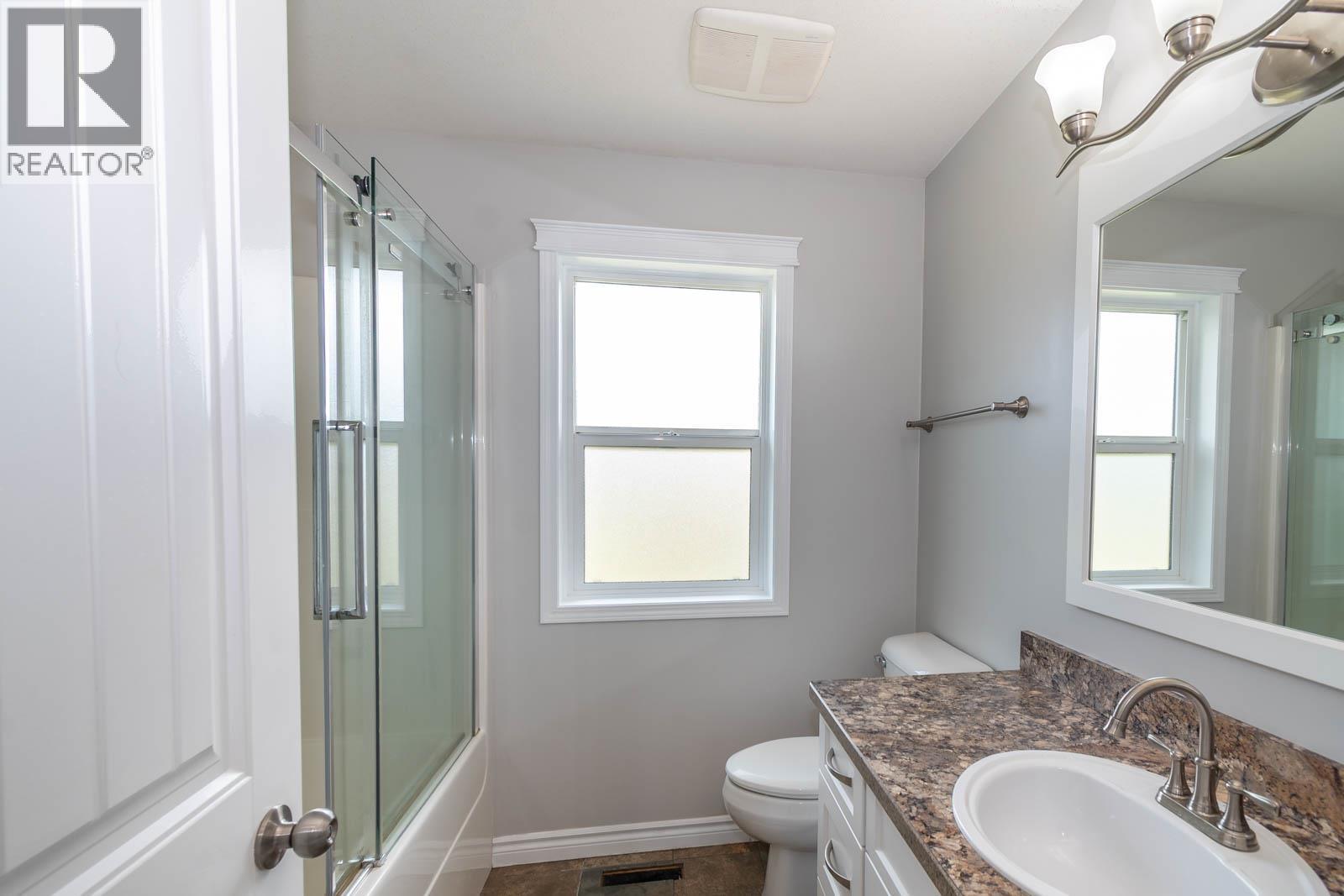 2234 Tappen Notch Hill Road, Tappen, BC - Indoor Photo Showing Bathroom