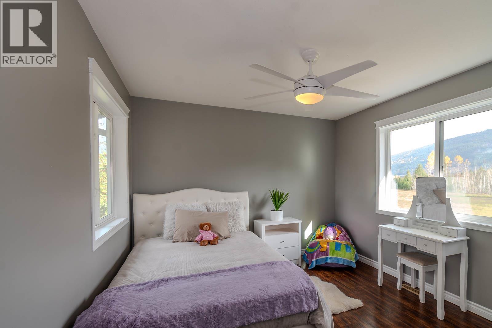 Main Floor Bedroom 2 - 2234 Tappen Notch Hill Road, Tappen, BC - Indoor Photo Showing Bedroom