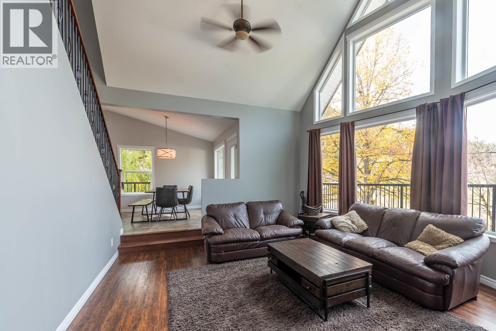 Family Room - 2234 Tappen Notch Hill Road, Tappen, BC - Indoor Photo Showing Living Room