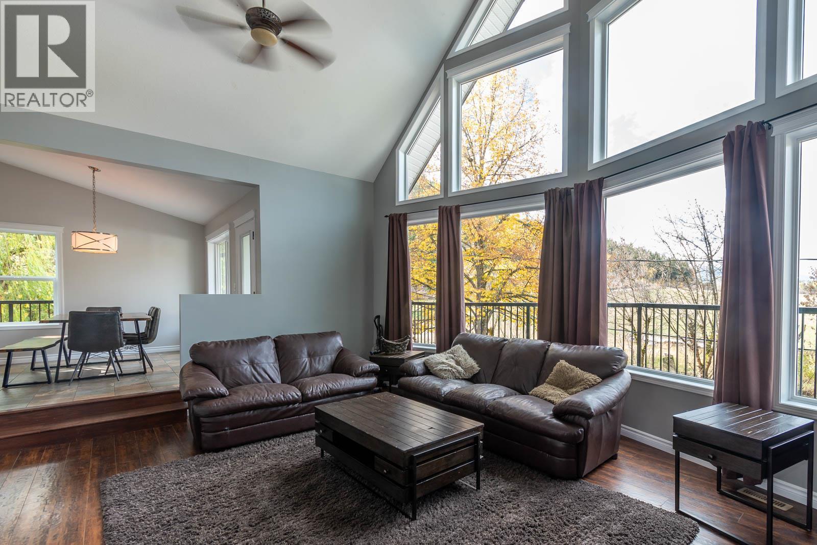 Family Room - 2234 Tappen Notch Hill Road, Tappen, BC - Indoor Photo Showing Living Room