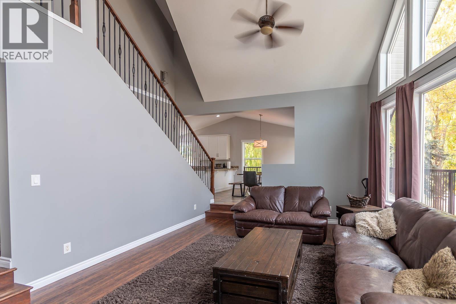 Family Room - 2234 Tappen Notch Hill Road, Tappen, BC - Indoor Photo Showing Living Room
