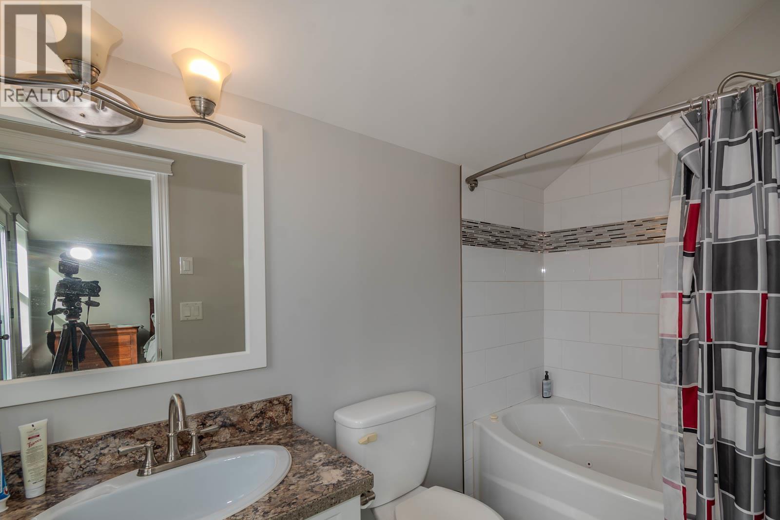 Ensuite - 2234 Tappen Notch Hill Road, Tappen, BC - Indoor Photo Showing Bathroom