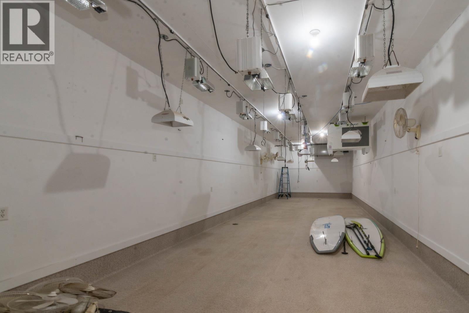 2234 Tappen Notch Hill Road, Tappen, BC - Indoor