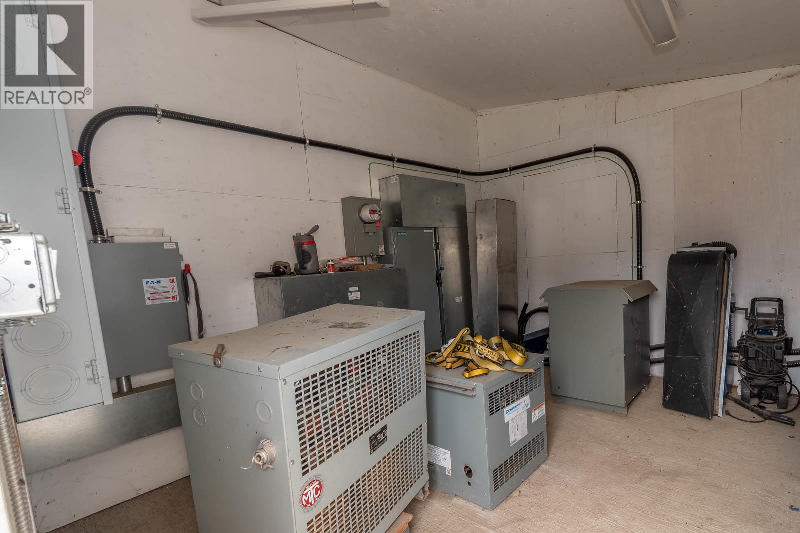 2234 Tappen Notch Hill Road, Tappen, BC - Indoor