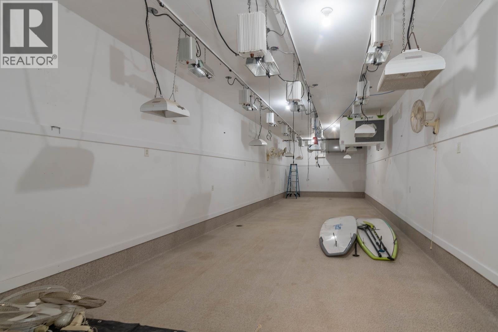 2234 Tappen Notch Hill Road, Tappen, BC - Indoor