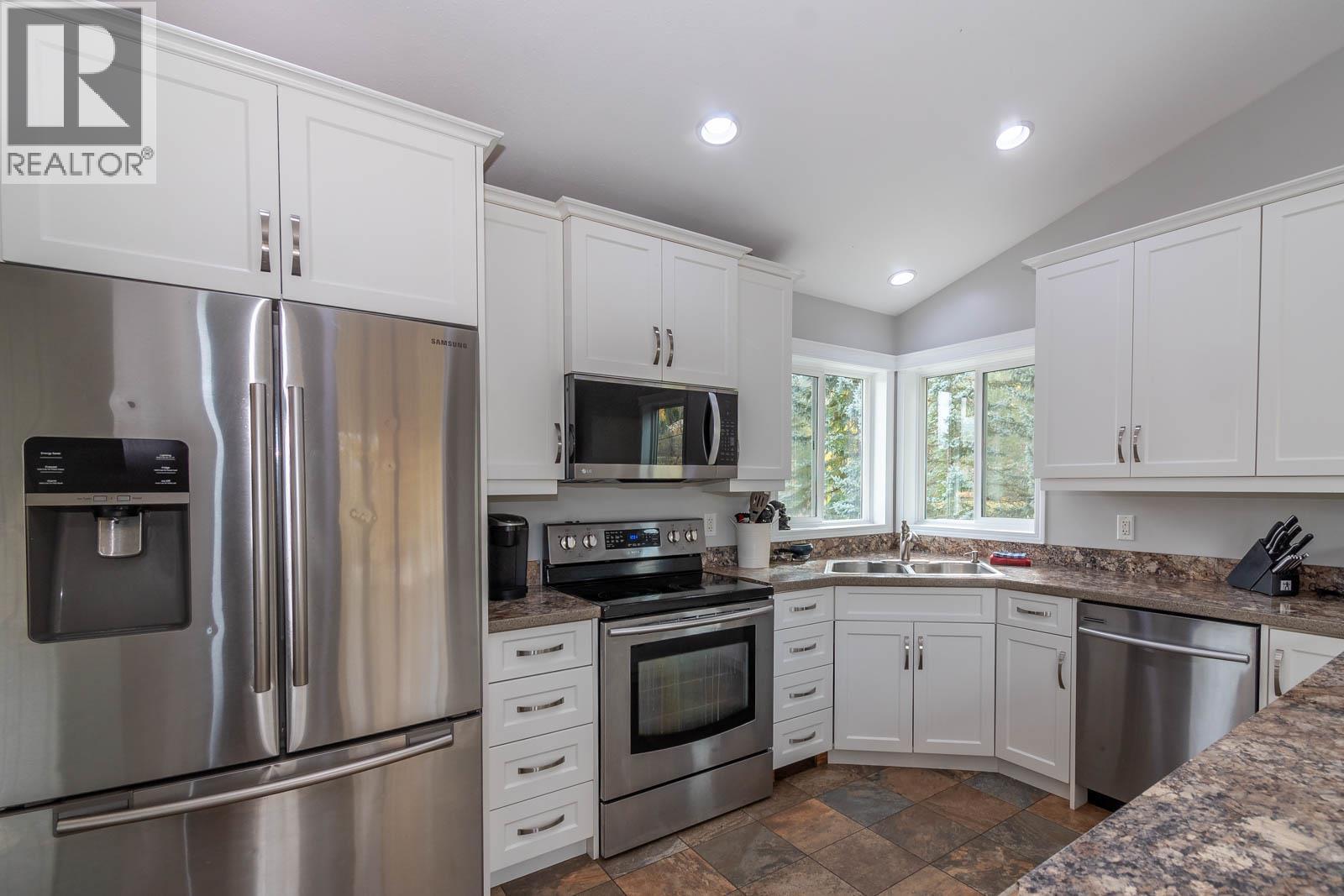 2234 Tappen Notch Hill Road, Tappen, BC - Indoor Photo Showing Kitchen With Double Sink