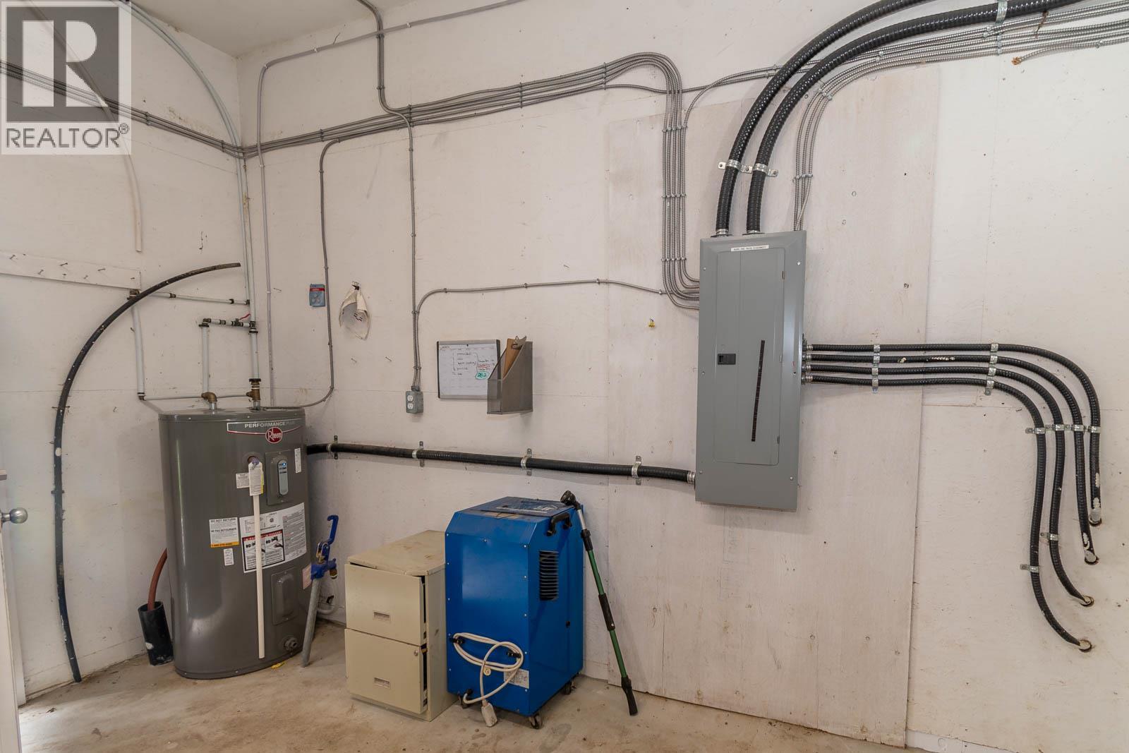 2234 Tappen Notch Hill Road, Tappen, BC - Indoor