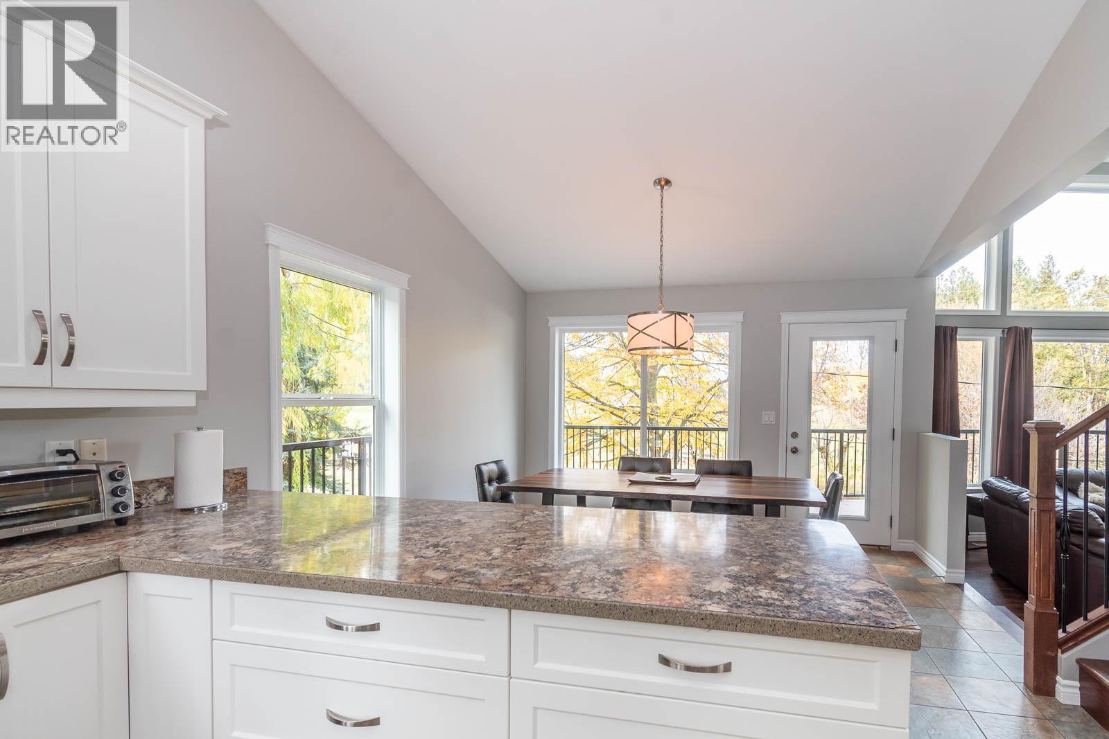2234 Tappen Notch Hill Road, Tappen, BC - Indoor Photo Showing Kitchen