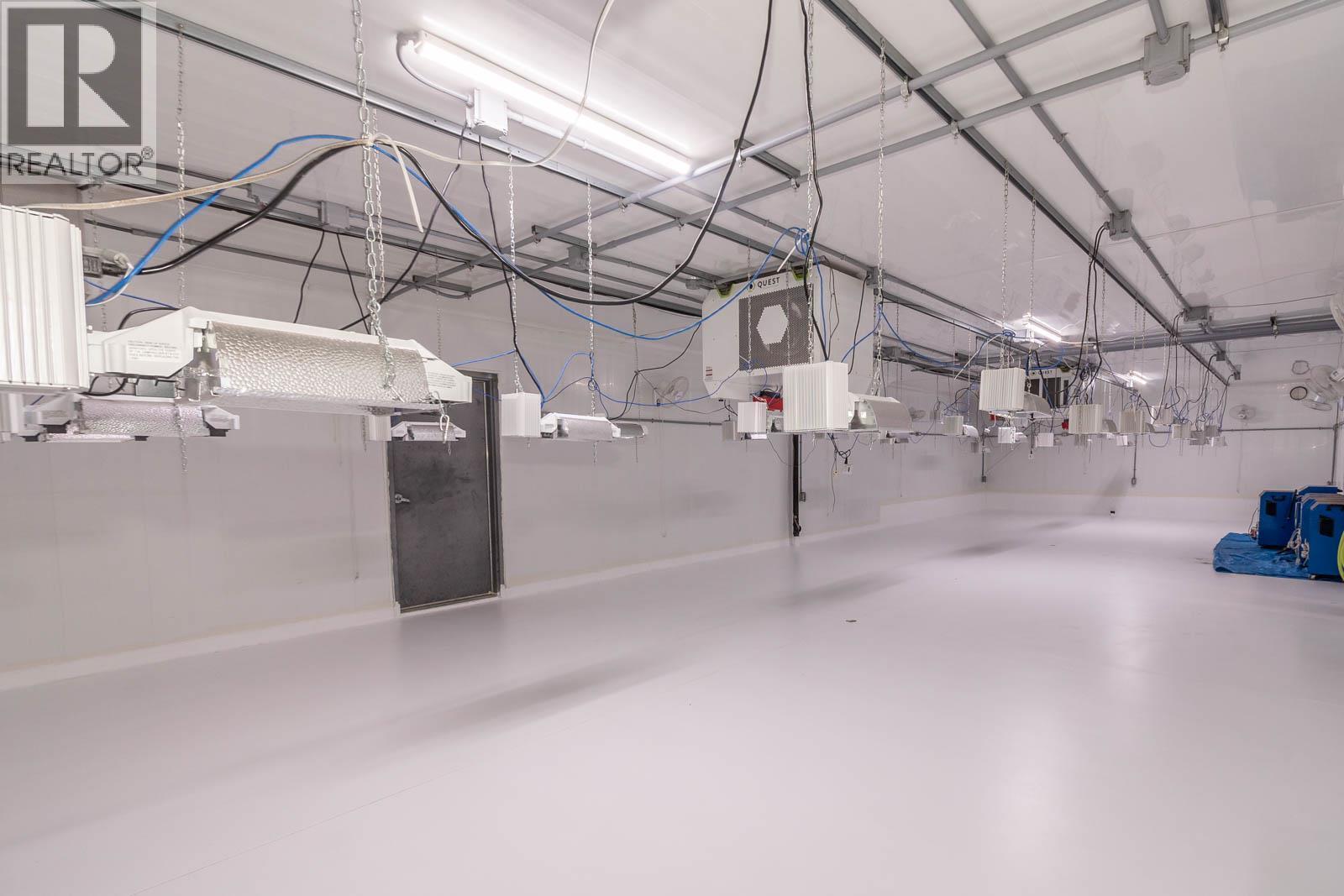 2234 Tappen Notch Hill Road, Tappen, BC - Indoor