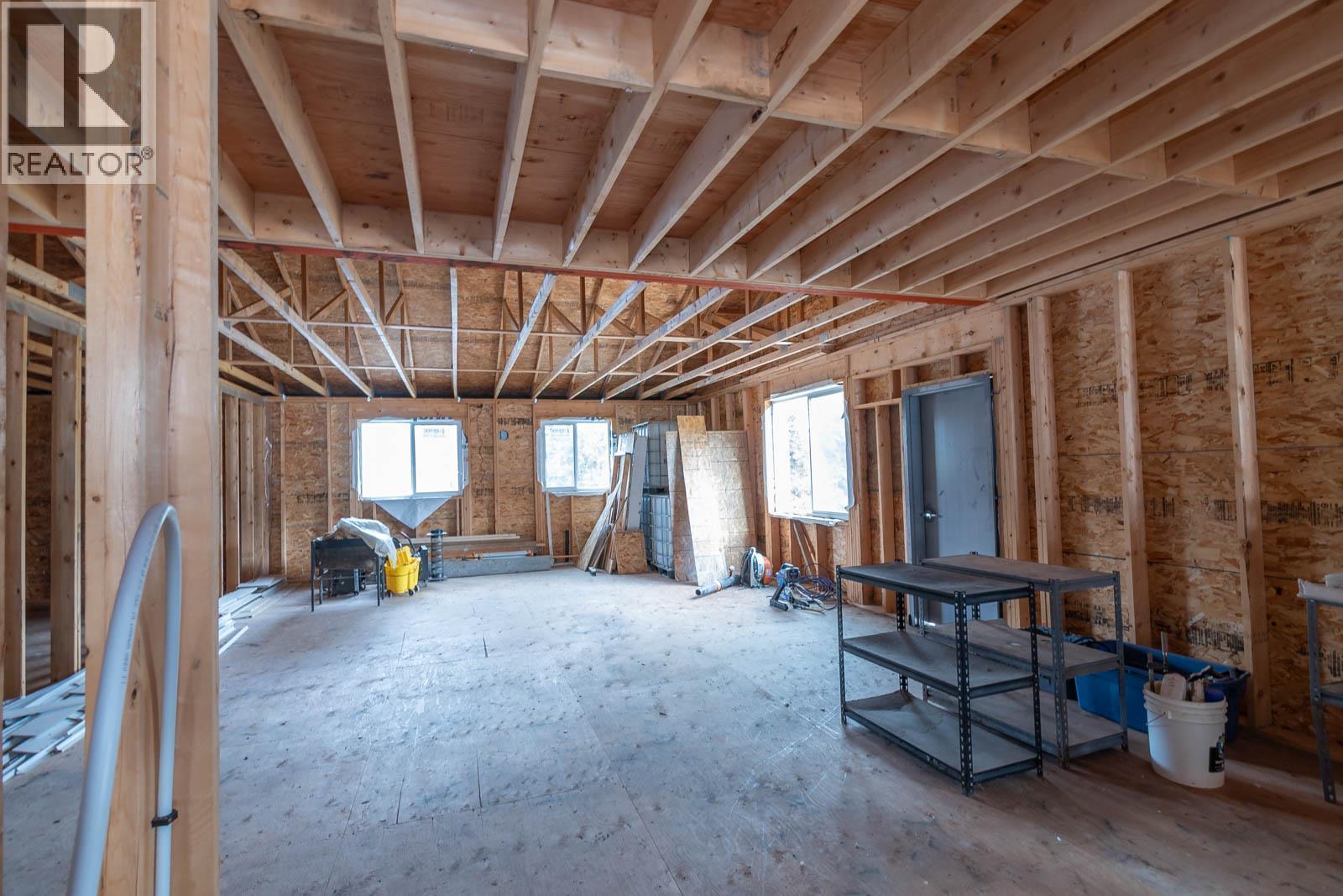 2234 Tappen Notch Hill Road, Tappen, BC - Indoor