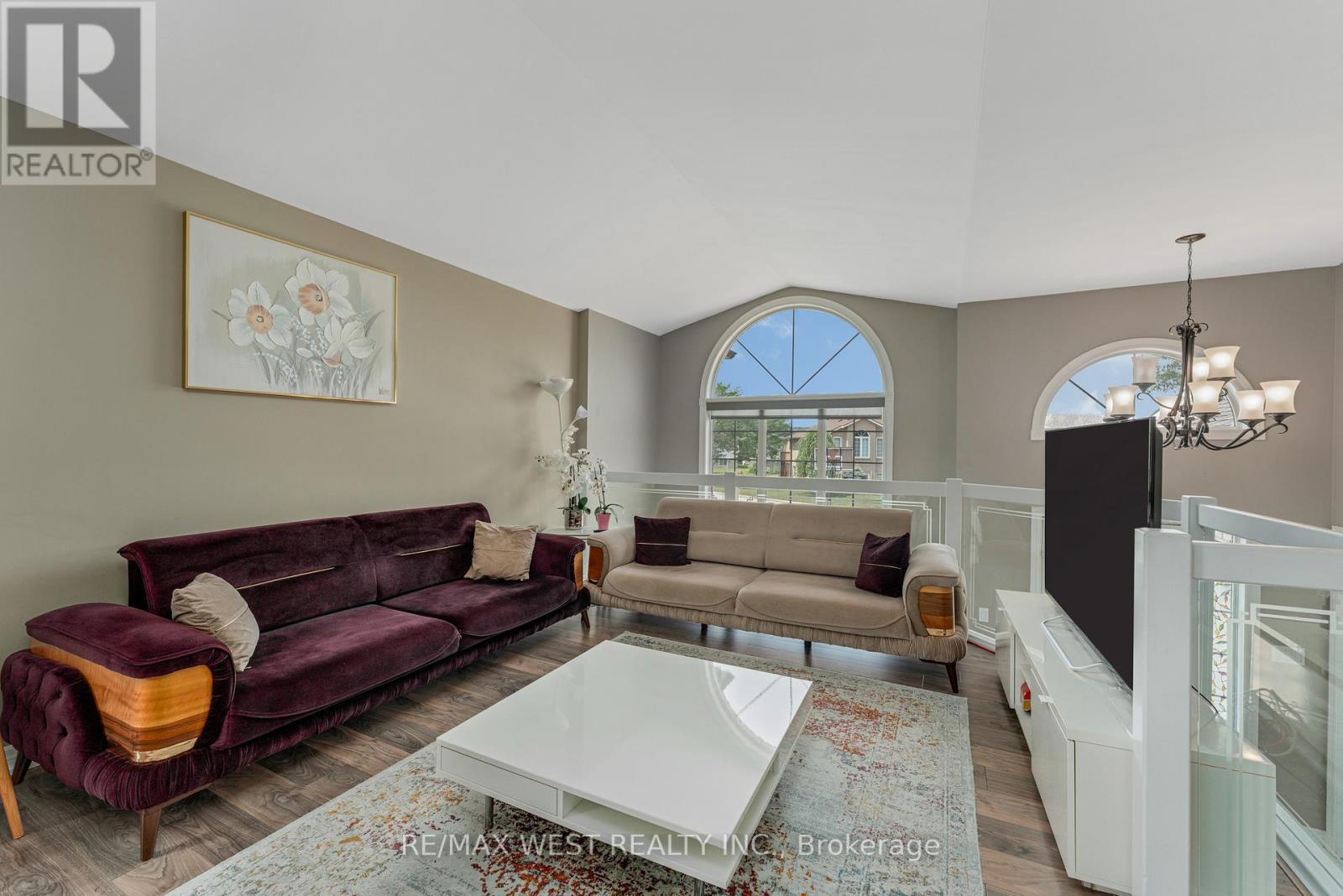 11143 Ancona Crescent, Windsor, ON - Indoor Photo Showing Living Room