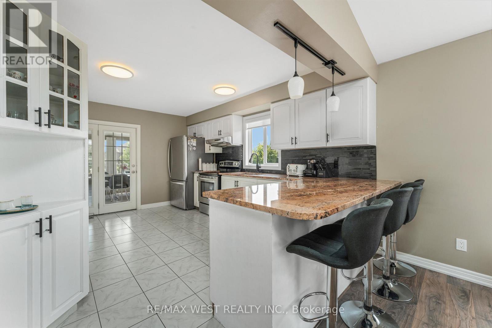 11143 Ancona Crescent, Windsor, ON - Indoor Photo Showing Other Room