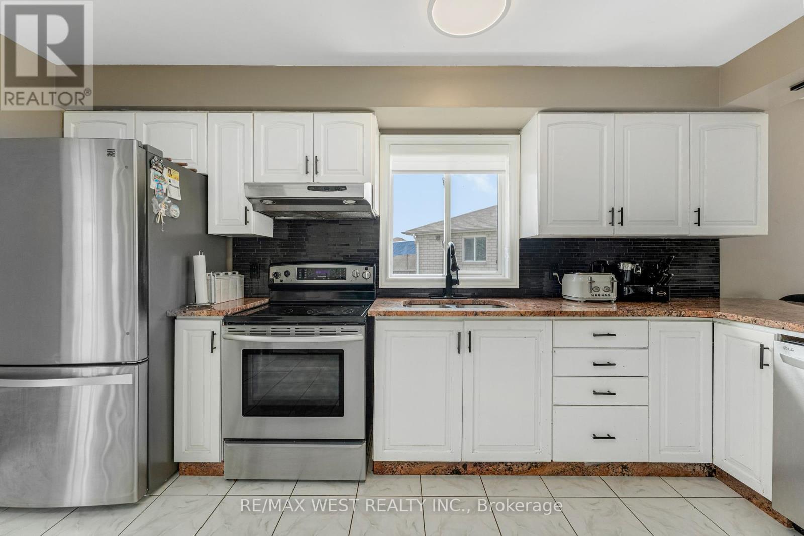 11143 Ancona Crescent, Windsor, ON - Indoor Photo Showing Kitchen