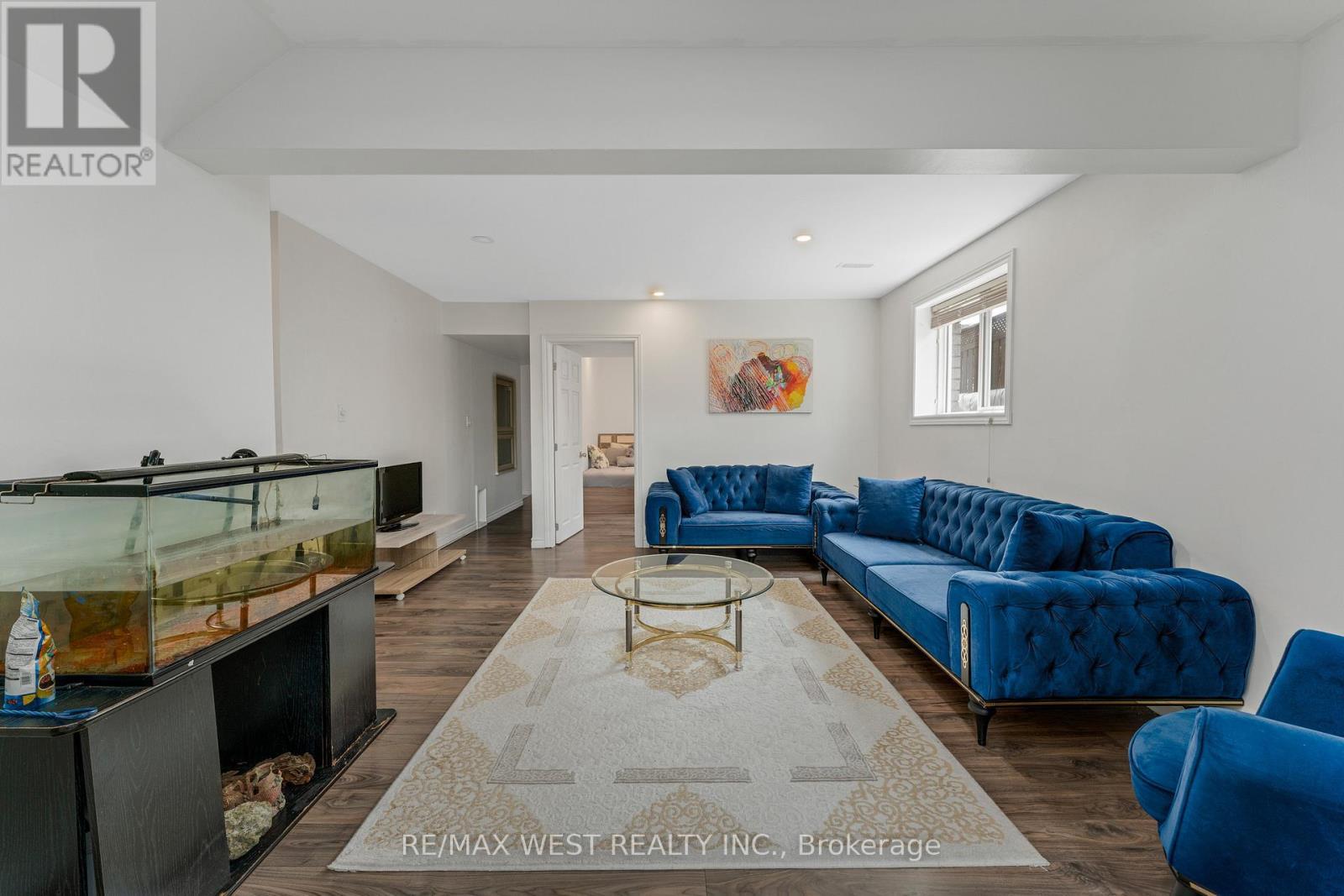 11143 Ancona Crescent, Windsor, ON - Indoor Photo Showing Living Room
