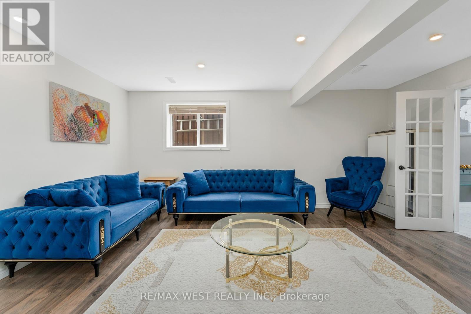 11143 Ancona Crescent, Windsor, ON - Indoor Photo Showing Living Room