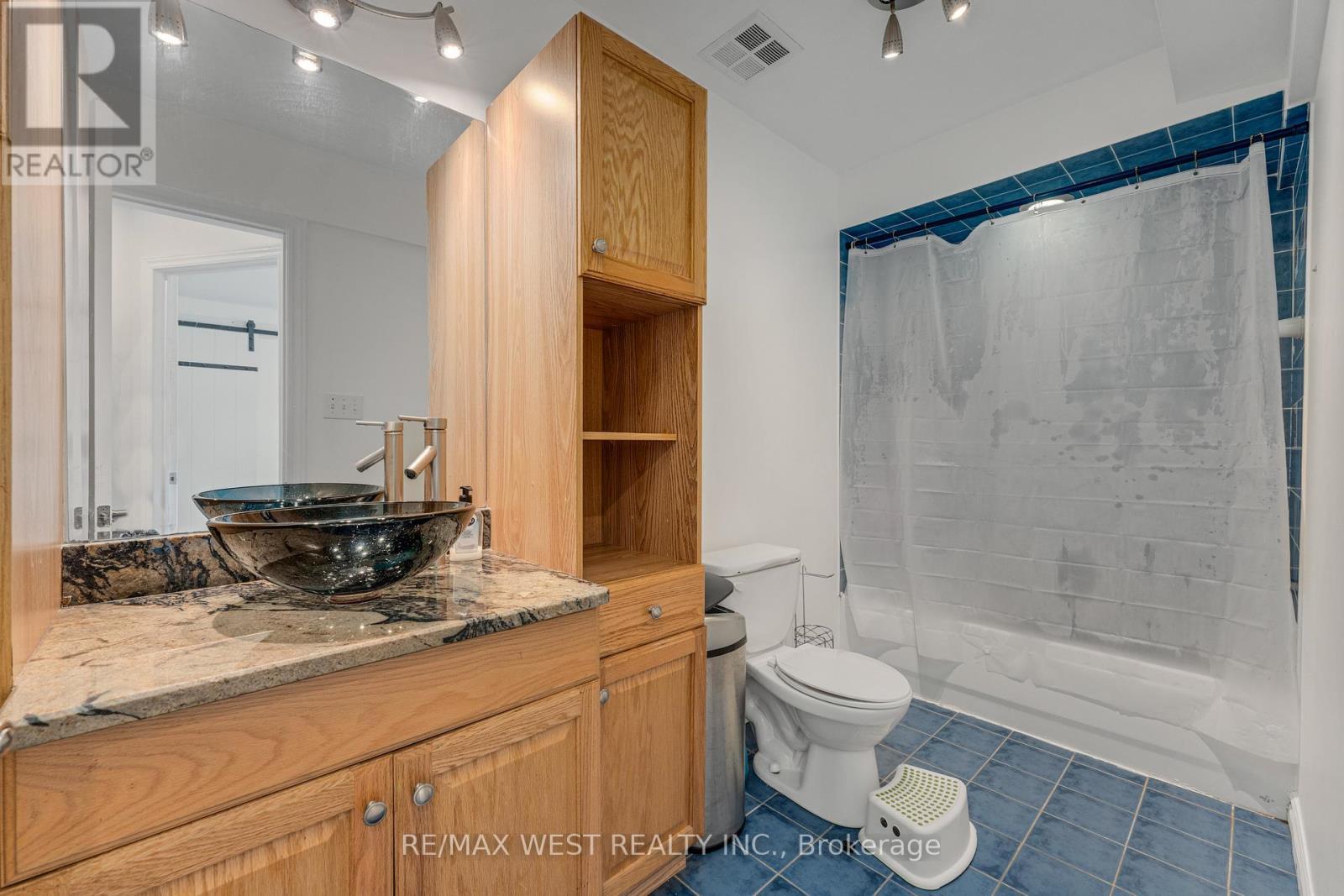 11143 Ancona Crescent, Windsor, ON - Indoor Photo Showing Bathroom