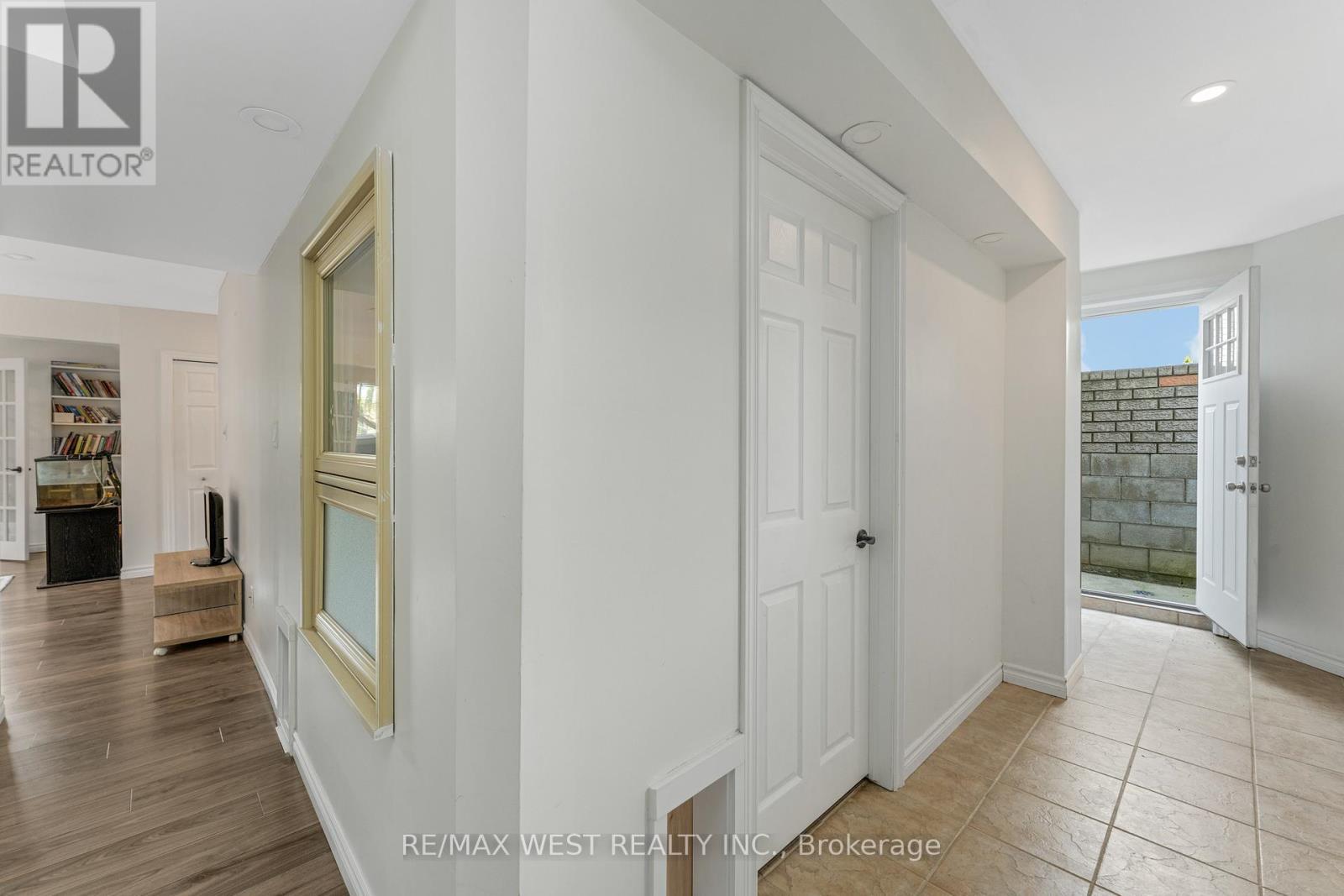 11143 Ancona Crescent, Windsor, ON - Indoor Photo Showing Other Room