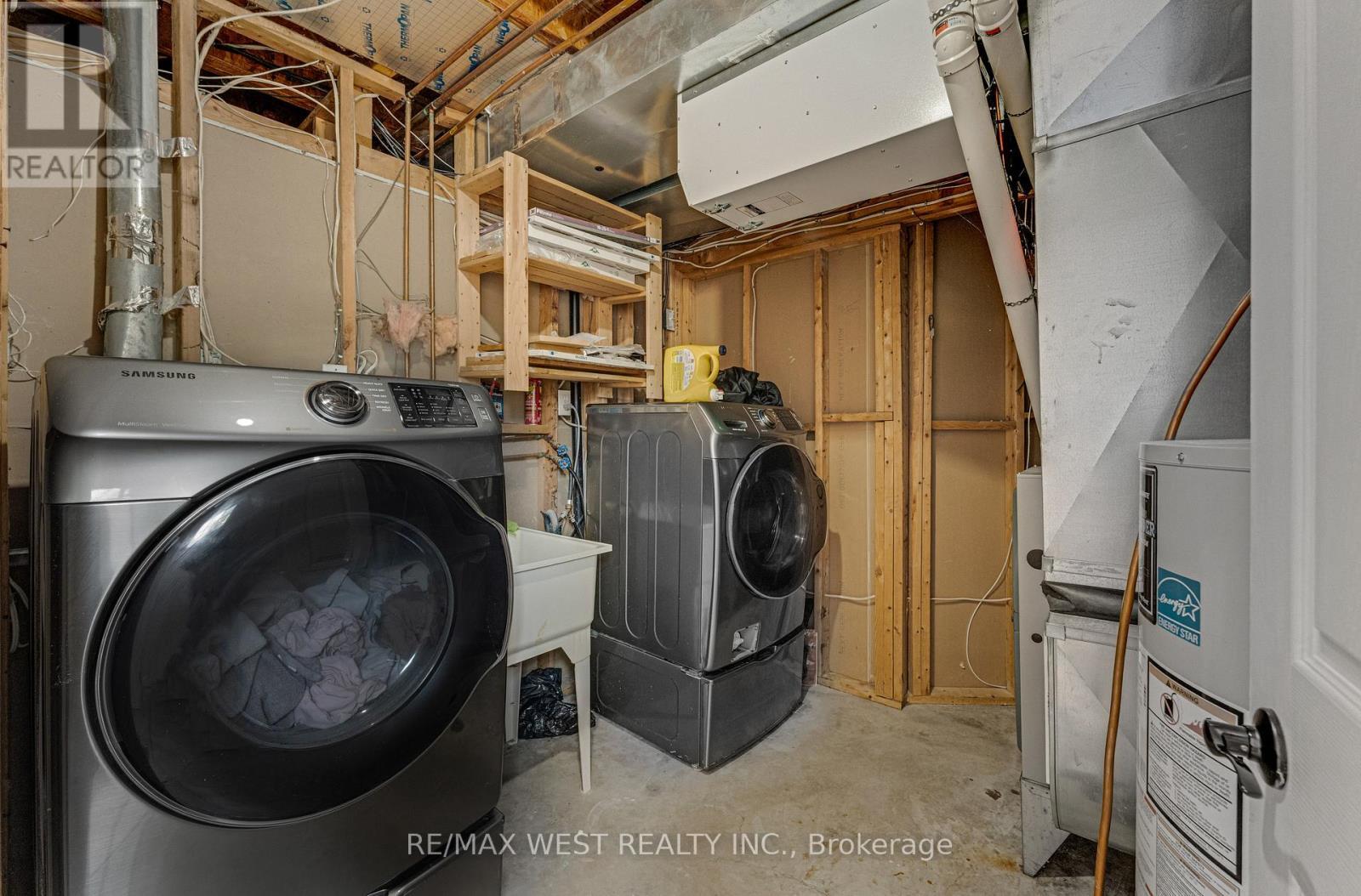 11143 Ancona Crescent, Windsor, ON - Indoor Photo Showing Laundry Room
