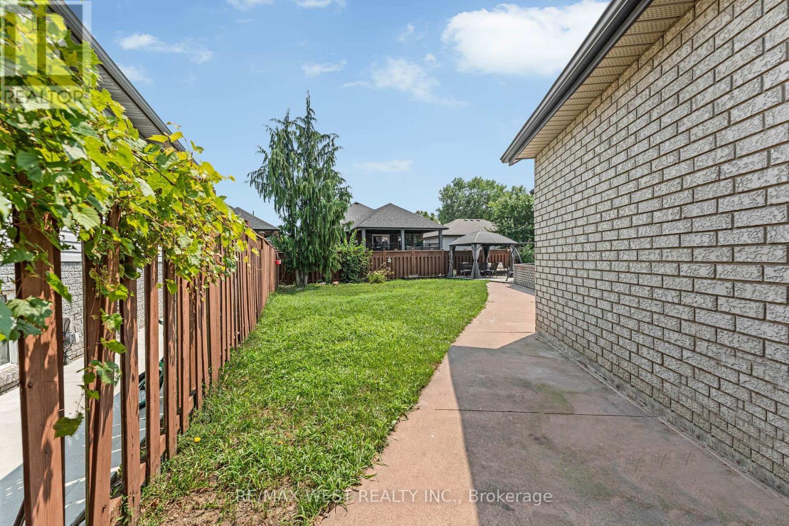 11143 Ancona Crescent, Windsor, ON - Outdoor