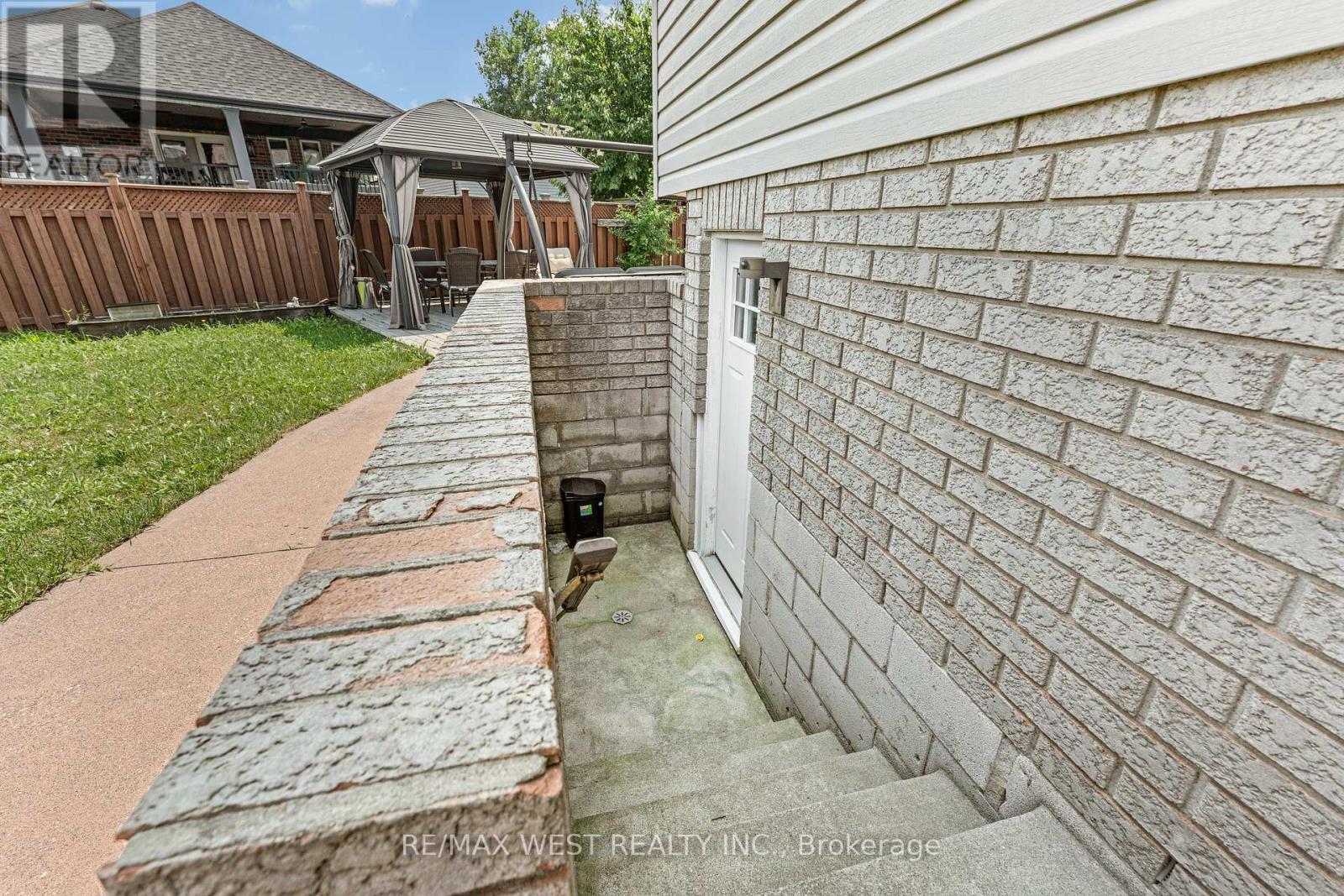 11143 Ancona Crescent, Windsor, ON - Outdoor