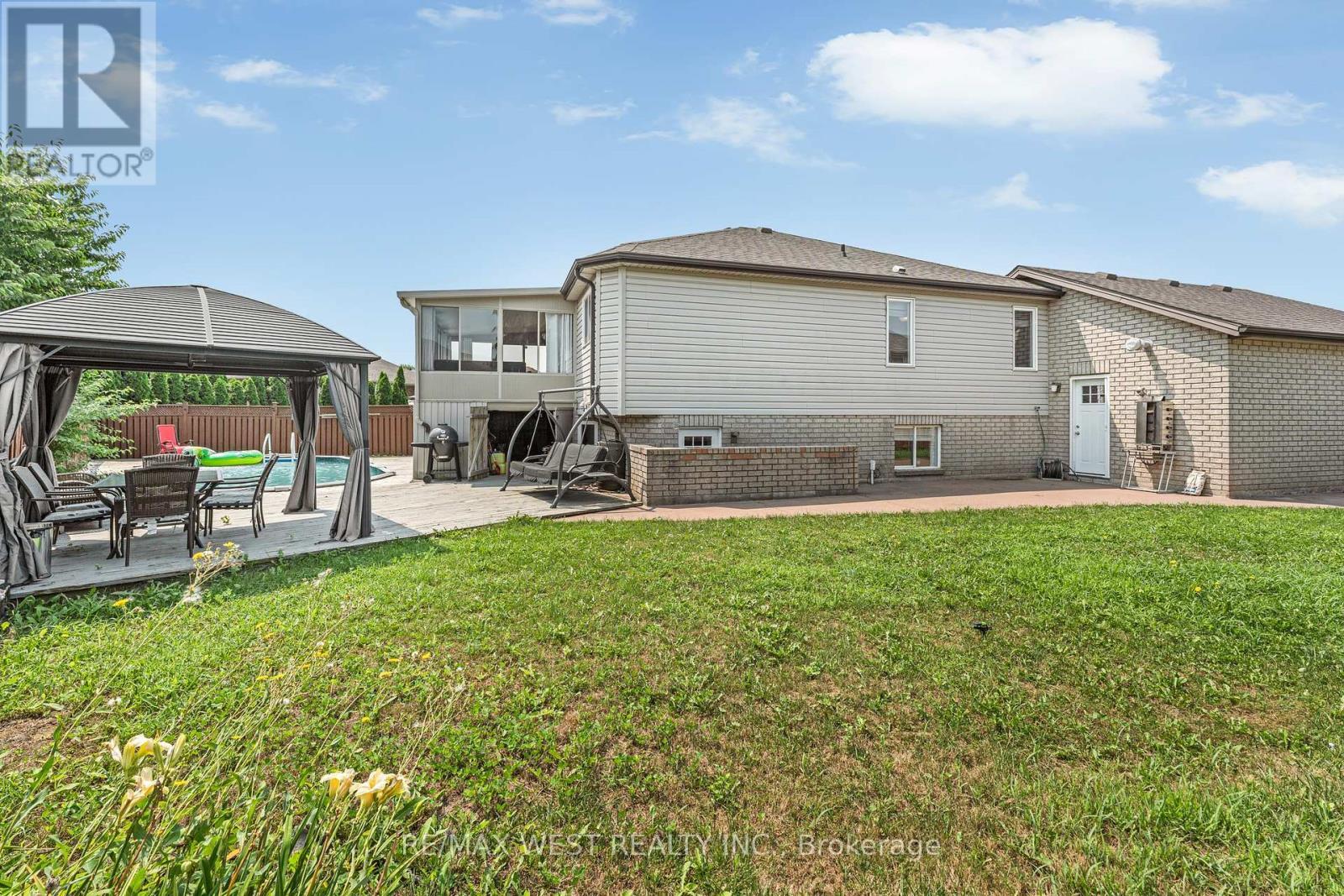 11143 Ancona Crescent, Windsor, ON - Outdoor
